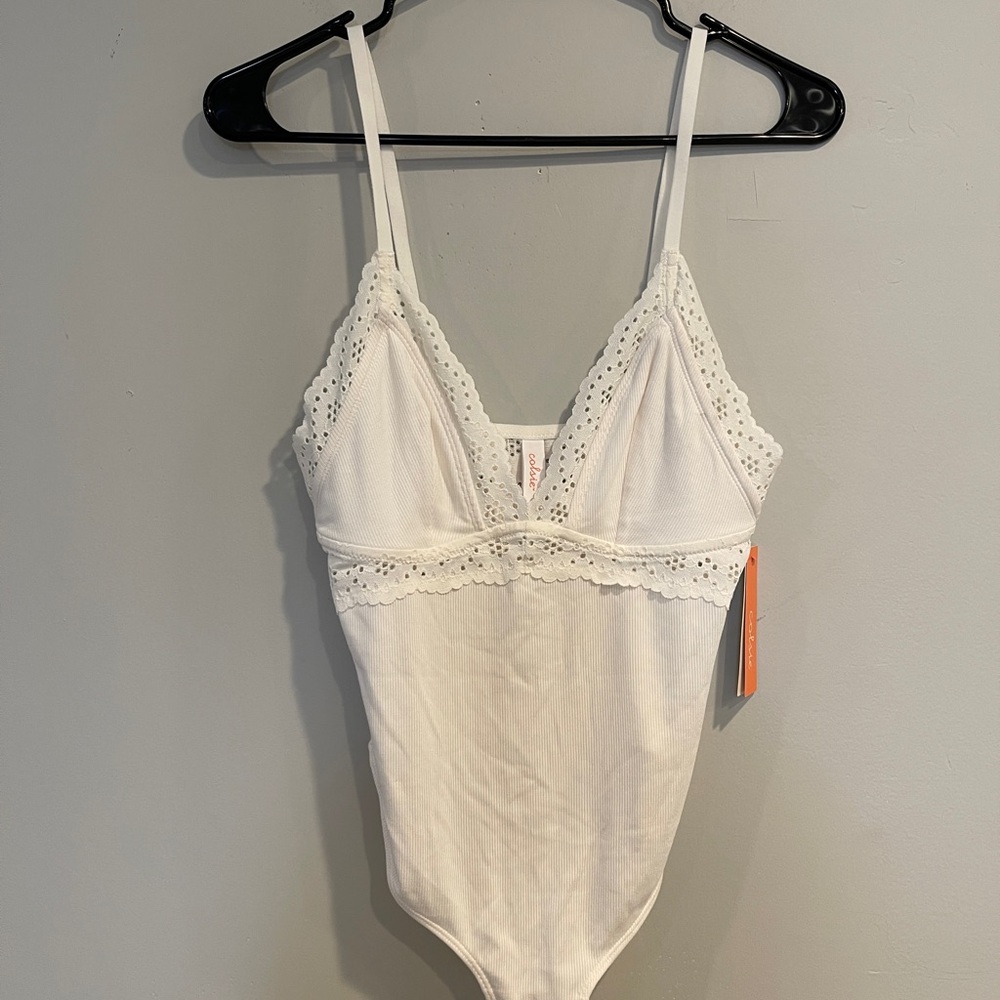 NWT Colsie White Lace bodysuit Size Medium